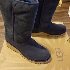 UGG Amie boot navy sz 6 New in Box